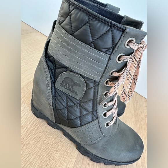 Sorel Lexie Wedge Boot in Green & Black - Picture 3 of 4